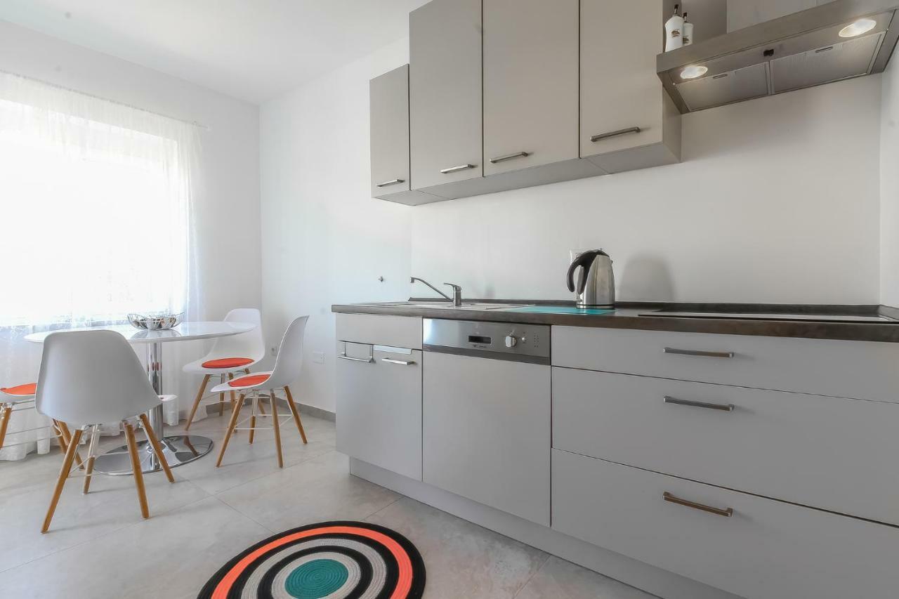 Saten Suite Apartment Near The Beach ポレッチ エクステリア 写真